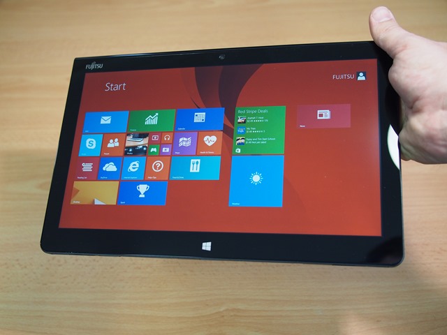 Fujitsu-Stylistic-Q704-Hybrid-Windows-8-Tablet-0008